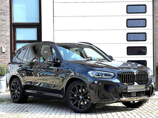 BMW X3 xDrive30e M-Sport All Black Pack Turbo 293 PK / Panodak / Head Up / Apple CarPlay / Laser Led / Leder M-Sport Int M Blauw Stiksels / Navi / 20" M-Sport Velg / NW Prijs ¤ 86512,- / 1e Eigenaar!
