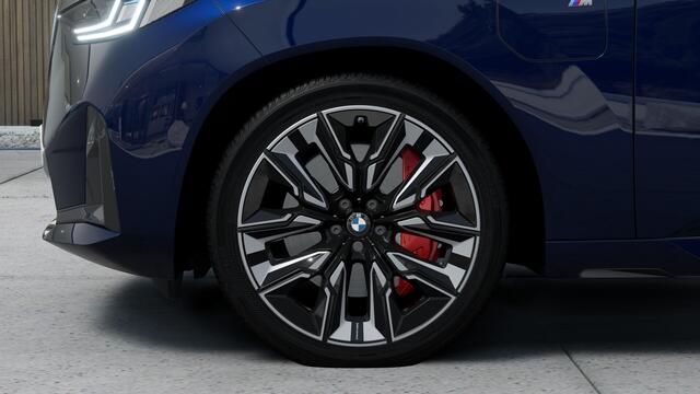 BMW X3 30e xDrive M Sport Automaat / Panoramadak / Trekhaak / Sportstoelen / Stoelventilatie / Adaptieve LED / Parking Assistant Plus / Driving Assistant Professional / Harman Kardon