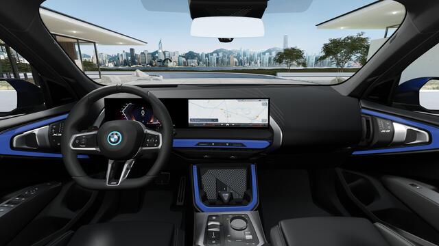 BMW X3 30e xDrive M Sport Automaat / Panoramadak / Trekhaak / Sportstoelen / Stoelventilatie / Adaptieve LED / Parking Assistant Plus / Driving Assistant Professional / Harman Kardon