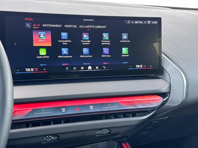 BMW X3 M50 M-Sport / 21 inch / Panoramadak / Stoelverwarming / Camera rondom / Getint Glas / Harman Kardon / Trekhaak