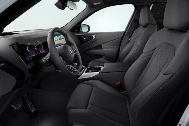 BMW X3 30e xDrive M-Sport Pro / Panorama dak / Head Up Display / Parking Prof / Driving Plus / Harman Kardon / Stoel Ventilatie / Stuurwiel Verwarming / Trekhaak