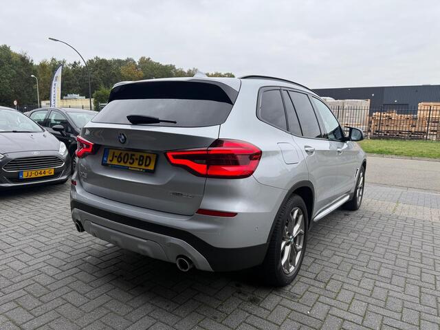 BMW X3 sDrive20i Launch Edition High Executive | 2E EIGENAAR | 12MND GARANTIE | LED | DAB | NAVI | PANO | AUTOMAAT | LEDER | NL AUTO |