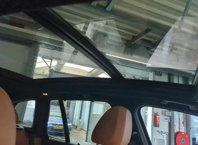 BMW X3 xDrive30e eDrive Edition Panoramadak / Trekhaak / Leder-Sport / Pdc+Camera / Stoel-Stuurverwarming / Harman Kardon / NL auto /