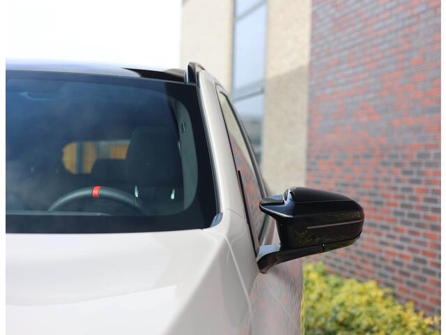 BMW X3 M50 xDrive | Direct leverbaar! - Trekhaak - Pano - IconicGlow