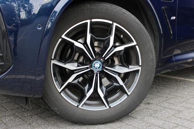 BMW X3 xDrive30e High Executive M Sport Automaat / Panoramadak / Trekhaak / Sportstoelen / LED / Parking Assistant Plus / Stoelverwarming / Live Cockpit Professional