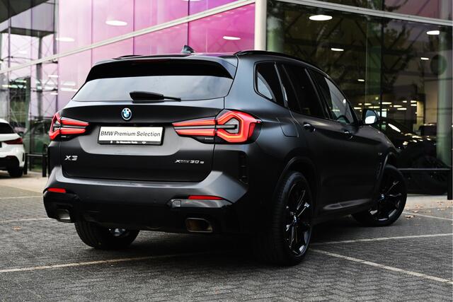 BMW X3 30e xDrive M Sport Automaat / Panoramadak / Trekhaak / Sportstoelen / Laserlight / Comfort Access / Parking Assistant Plus / Head-Up / Live Cockpit Professional