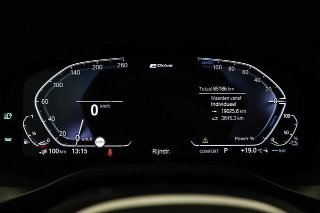 BMW X3 xDrive30e High Executive M-Sport | SUPER SPORT STOELEN | PANORAMADAK | STUURVERWARMING | TREKHAAK | 20"