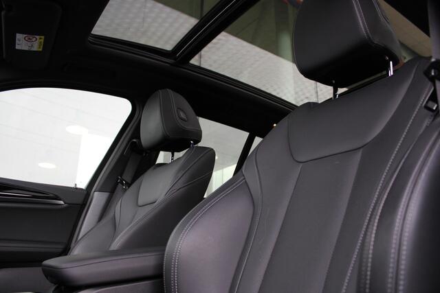 BMW X3 iX3 Executive / Trekhaak / Sportstoelen / Achteruitrijcamera / Adaptieve LED / Live Cockpit Professional / Adaptief onderstel
