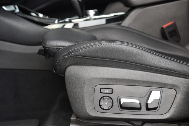 BMW X3 xDrive20i High Executive * Panoramadak * Sportstoelen met Memory * Trekhaak * Dealeronderhouden *