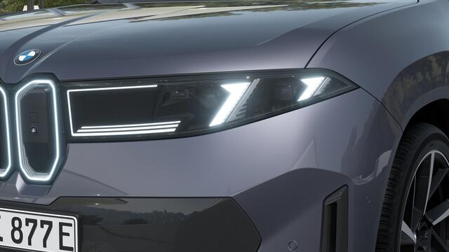 BMW X3 iX3 50 xDrive M Sport / Panoramadak / Trekhaak / Multifunctionele Stoelen / Parking Assistant Plus / Stuurverwarming