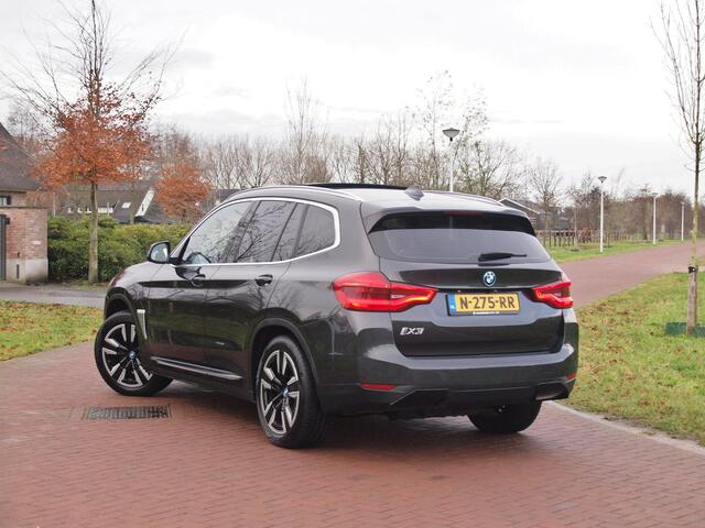 BMW X3 iX3 Executive 80 kWh | Panoramadak | Camera | Sfeerverlichting | Apple Carplay |
