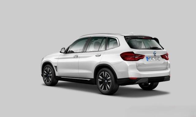 BMW X3 iX3 Executive 80 kWh | Panoramadak | Keyless | Stoelverwarming | Camera | Adaptief Onderstel | Adaptive LED | Elektrische Stoelen | Apple Carplay | Navigatie | Ambiance Verlichting