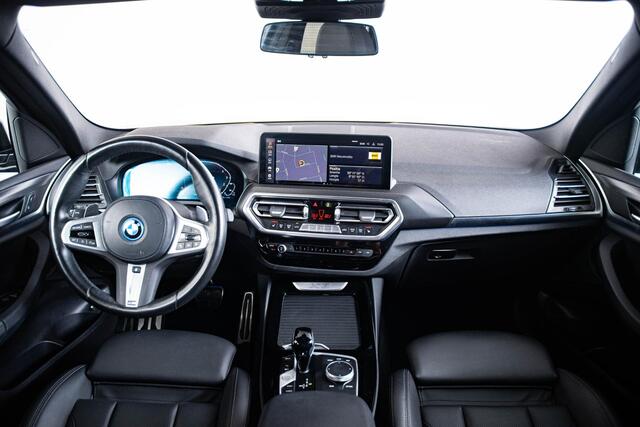 BMW X3 xDrive30e High Executive M Sport - Trekhaak - Parking/Driving Assistant - Elektrisch verwarmde voorstoelen - Stuurwielrand verwarmd - Ambiance verlichting - Adaptieve LED koplampen - Hifi -