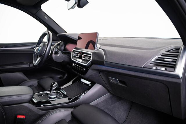 BMW X3 xDrive30e High Executive M Sport - Trekhaak - Parking/Driving Assistant - Elektrisch verwarmde voorstoelen - Stuurwielrand verwarmd - Ambiance verlichting - Adaptieve LED koplampen - Hifi -