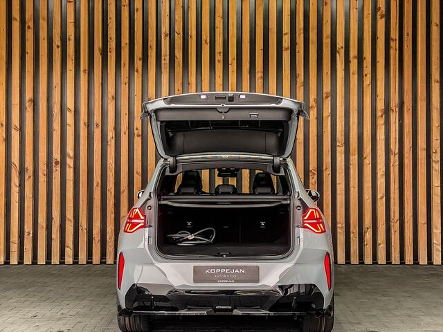 BMW X3 30e xDrive 299PK M-Sport | PANO | KEYLESS | SFEERVERLICHTING | RIJASSISTENT PLUS | HARMAN KARDON |