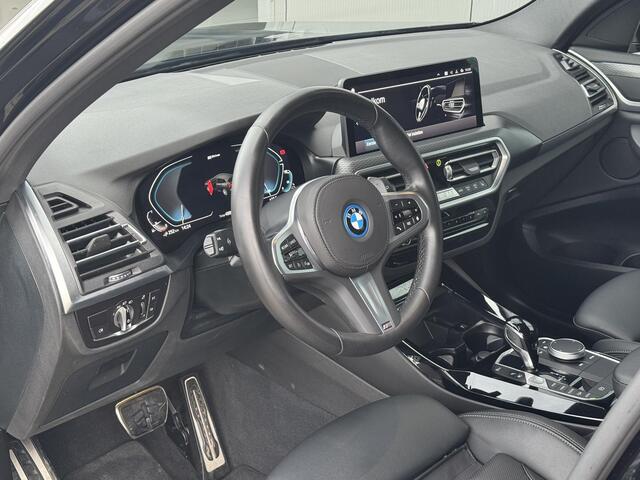 BMW X3 xDrive30e High Executive 292 PK M sport | 20 inch | Keyless | Black edit