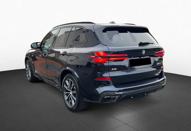 BMW X5 M60i xDrive M-Sport 530 PK V8 ACC Head-Up Panoramadak Stoelkoeling Massage Luchtvering Trekhaak