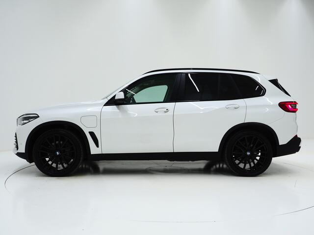 BMW X5 xDrive45e Full Black | Panoramadak | Luchtvering | Harman/Kardon | 360 | Keyless | Adaptive