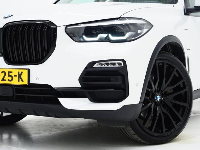 BMW X5 xDrive45e Full Black | Panoramadak | Luchtvering | Harman/Kardon | 360 | Keyless | Adaptive
