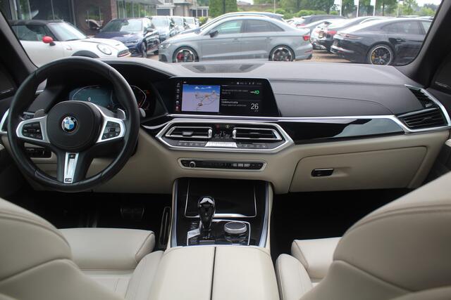 BMW X5 xDrive30d High Exe. 7p. M Sport / Trekhaak / Panoramadak / Camera / Head-up / Softclose / 20'' / Harman Kardon / Luchtvering / Laser LED / Keyless / Leder / Apple CarPlay / Stuurverwarming / DAB / ACC / Zonnescherm zijruite