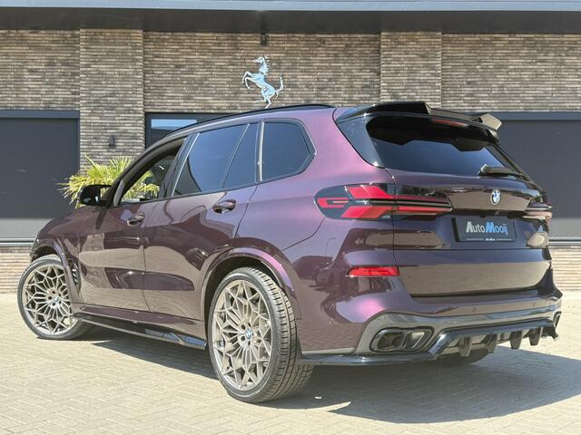 BMW X5 M60i xDrive 4.4 V8 TwinTurbo / 531 PK / 23" ALU / Carbon / Individual / M Sport / G05 LCI Facelift / Mora Purple / xDrive / HK Audio / Elec. Trekhaak