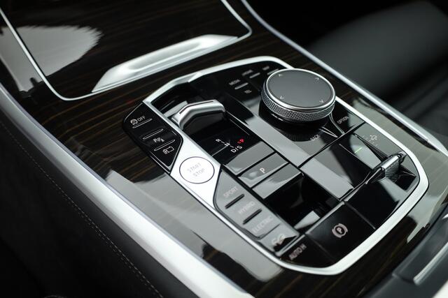 BMW X5 xDrive50e M Sport | HUD | Harman Kardon | 22'' | 360cam | Luchtvering | Iconic Glow | Shadow line