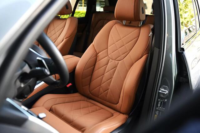 BMW X5 xDrive50e High Executive M Sport Automaat / Panoramadak / Trekhaak / Sportstoelen / Comfort Access / Adaptief onderstel / Stoelverwarming / Adaptieve LED / Parking Assistant Professional / Harman Kardon