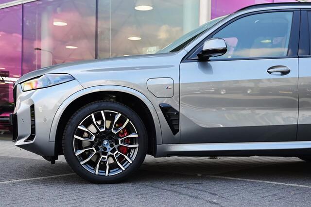 BMW X5 xDrive50e High Executive M Sport Automaat / Panoramadak / Trekhaak / Sportstoelen / Comfort Access / Adaptief onderstel / Stoelverwarming / Adaptieve LED / Parking Assistant Professional / Harman Kardon