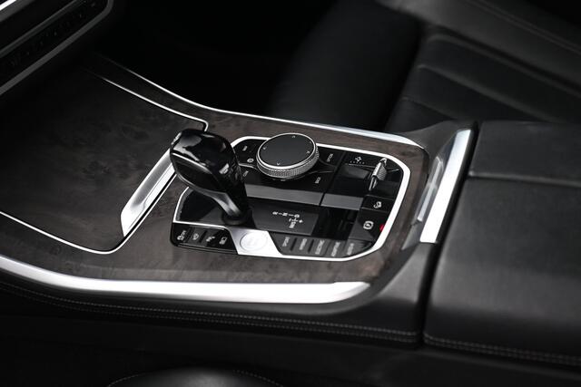 BMW X5 xDrive45e High Executive M Sport Automaat / Panoramadak / Trekhaak / Sportstoelen / Laserlight / Adaptief onderstel / Parking Assistant Plus / Head-Up / Gesture Control / Comfort Access