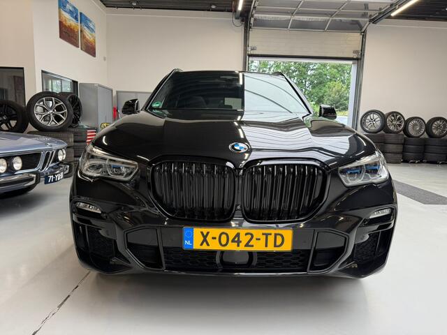 BMW X5 xDrive40i High Executive M Sport Panoramadak Harman-Kardon Trekhaak M Sport Zetels 22 Inch Lichtmetalen velgen