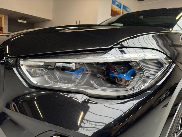 BMW X5 xDrive40i High Executive M Sport Panoramadak Harman-Kardon Trekhaak M Sport Zetels 22 Inch Lichtmetalen velgen