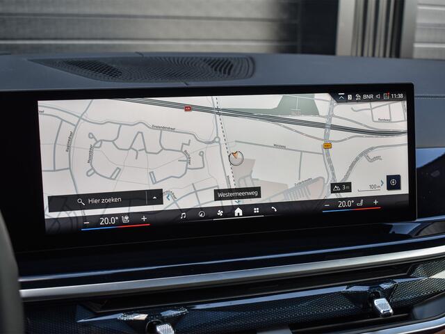 BMW X5 xDrive50e | M-SPORT | ICONIC GLOW | COMFORT ACCESS | CARBON INLEG | SOFT-CLOSE | TREKHAAK | PANORAMADAK | COMFORT SEATS | ADAPTIVE LED | ACTIVE CRUISE | HARMAN/KARDON | ALCANTARA HEMEL | HEAD-UP