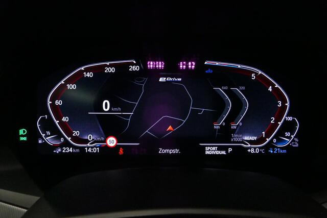 BMW X5 xDrive45e High Executive / M Sport / Panoramadak / Soft-close / Koplamp Laser / Elektr. verstelbare voorstoelen + memory / Luchtvering / Stoelverwarming voor + achter / Stoelventilatie / Head-Up Display / Apple Carplay - Andriod Auto / Ambiente verlichtin