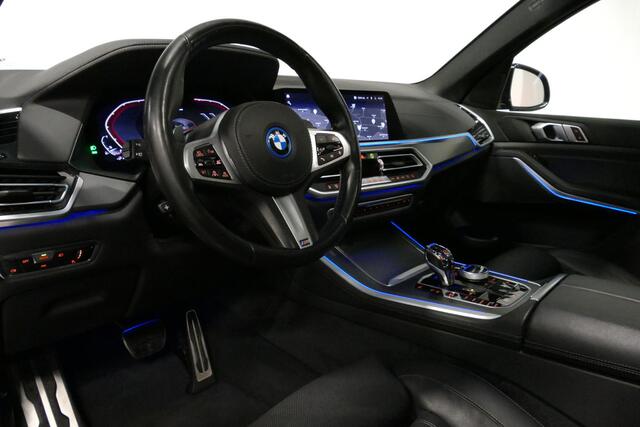 BMW X5 xDrive45e High Executive / M Sport / Panoramadak / Soft-close / Koplamp Laser / Elektr. verstelbare voorstoelen + memory / Luchtvering / Stoelverwarming voor + achter / Stoelventilatie / Head-Up Display / Apple Carplay - Andriod Auto / Ambiente verlichtin