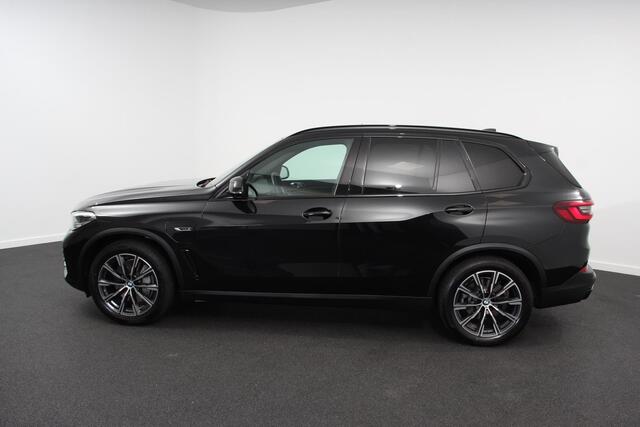 BMW X5 xDrive45e Hybrid 394pk Executive Shadow line | Leder Schuif-Panorama dak Navigatie Trekhaak Camera 360 20"LMV