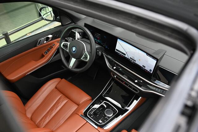 BMW X5 xDrive50e High Executive M Sport Automaat / Panoramadak / Trekhaak / Soft-Close / Adaptief onderstel / Parking Assistant Professional / Comfort Access / Adaptieve LED / Harman Kardon