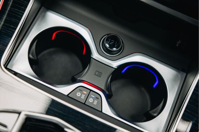 BMW X5 xDrive50e | Akrapovic | Head-up | Verwarmde en verkoelde bekerhouders | Pano |