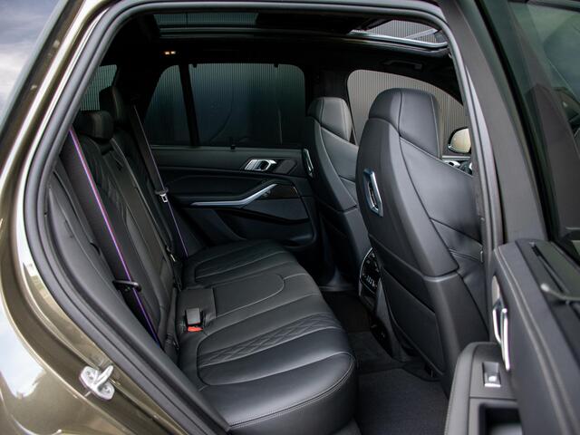 BMW X5 xDrive50e Trekhaak | Schuif/kantel Pano | Adapt. Cruise | LED | Massage | Softclose | M sport Pro | Shadow line |