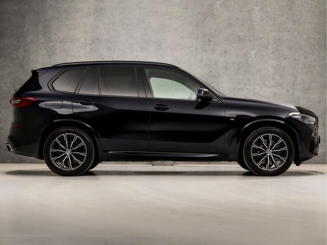 BMW X5 xDrive45e M Sport High Executive 395Pk Automaat (PANORAMADAK, APPLE CARPLAY, LUCHTVERING, HEAD-UP DISPLAY, HARMAN/KARDON, LASER KOPLAMPEN, COMFORTSTOELEN, LIVE COCKPIT PRO, ADAPTIVE CRUISE, NIEUWSTAAT)