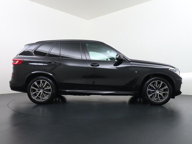 BMW X5 xDrive45e High Executive M SPORT | MEGA COMPLEET | DRIVING ASS. PROFF. | LASER | VERWARMDE STOELEN-STUUR-ACHTERBANK | TREKHAAK | HEAD UP | 1E EIGENAAR+DEALER ONDERHOUDEN