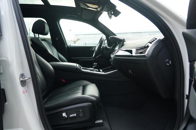 BMW X5 M50i M Sport High Executive 531pk Panoramadak/Stoelverwarming/360Camera