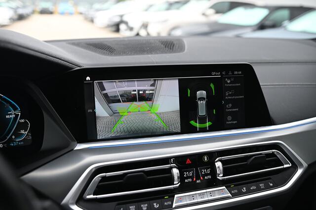 BMW X5 xDrive45e High Executive M Sport Automaat / Panoramadak / Trekhaak / Sportstoelen / Laserlight / Achteruitrijcamera / Soft-Close / Head-Up / Adaptief onderstel