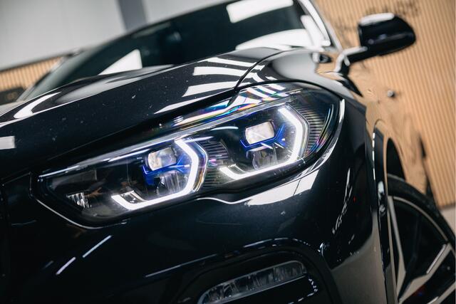 BMW X5 xDrive45e High Executive | Carbon | Pano | Head-Up | Luchtvering | Trekhaak | Stoelverwarming en verkoeling |