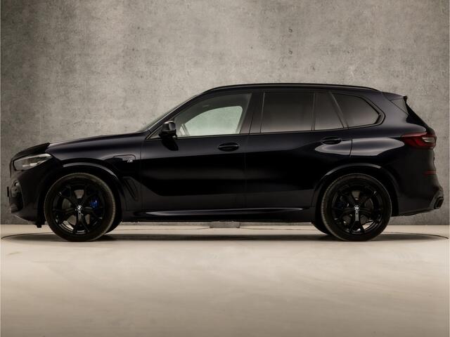 BMW X5 xDrive45e High Executive M Sport 395Pk Automaat (FULL OPTION, SKYLOUNGE PANORAMADAK, ALCANTARA HEMELBEKLEDING, M PAKKET, LUCHTVERING, APPLE CARPLAY, COMFORT ZETELS, LASER LED, ADAPTIVE CRUISE, HARMAN/KARDON, STUUR/STOELVERWA