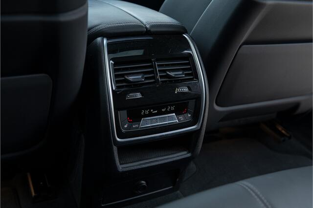 BMW X5 xDrive45e M-Sport ACC Skylounge Mstoelen Headup Achteras Laser Stoelvent Trekhaak