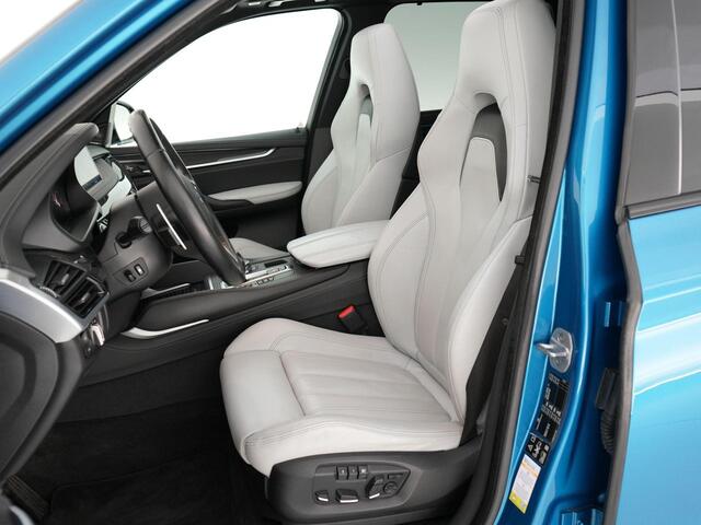 BMW X5 M 575pk |Harman&Kardon|schuif/kanteldak|softclose|HUD|memory|M-Performance seats|Maxton splitterset|carbon interieur|stoelverwarming|elek. achterklep|