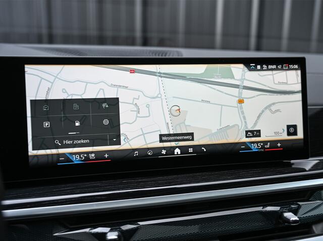 BMW X5 XDRIVE 50e | M-SPORT PRO | PANORAMADAK | AMBIANCE INTEIRUER | ACTIVE CRUISE | ICONIC GLOW | CARBON BLACK | COMFORT ACCESS | COMFORT SEATS | SHADOW LINE | PANO | LUCHTVERING | 360 CAMERA | HEAD-UP | STUUR- EN STOELVERWARMING | HARMAN/KARDON