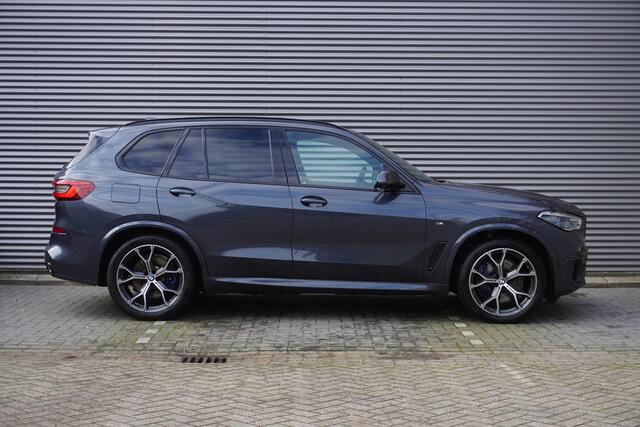BMW X5 xDrive45e M Sportpakket | Trekhaak met elektrisch wegklapbare kogel | Glazen panoramadak | Driving Assistant Professional | HIFI System Harman Kardon