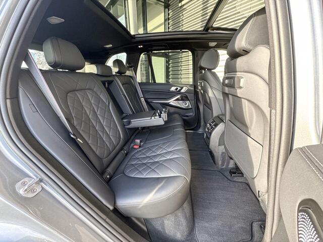 BMW X5 xDrive50e M Sportpakket Pro / Travel Pack / Innovation Pack / Comfort Pack / Integral Active Steering / Soft-Close-Automatic / Trekhaak / BMW Iconic Glow nierengrille / Panoramadak