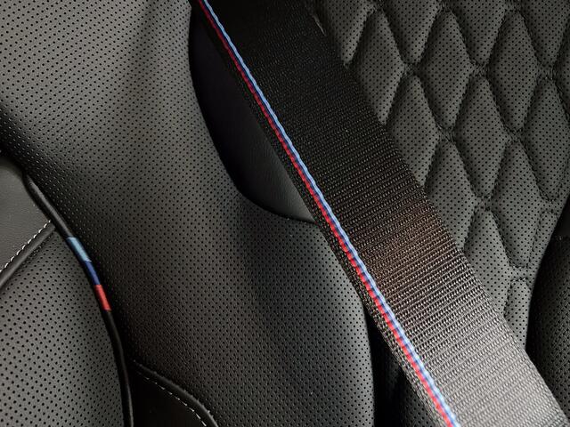 BMW X5 50e M-Pro Performance | M-Seats | M-Uitlaat | 360 Camera | ACC | Carbon | Indiv. Leder | Head-Up | Harman-Kardon | Keyless-Entry | 22'' | Trekhaak | Stoelventilatie | Iconic-Glow | M-Gordels | Zonwering | Stoelverwarming V+A | Rij-Assistent Pro | Memory